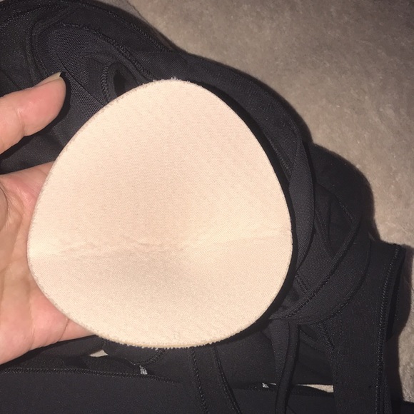 Lululemon black size 6 tank top built in bra mesh accents criss cross back 💕 - Picture 10 of 10